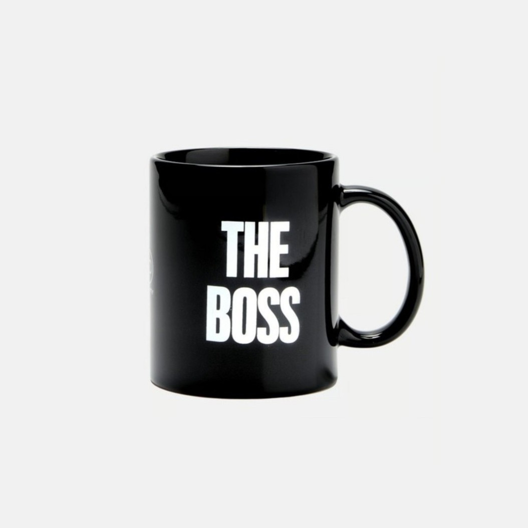 Tazza mug nera in ceramica decorata con scritta “The boss”, una simpatica idea regalo uomo